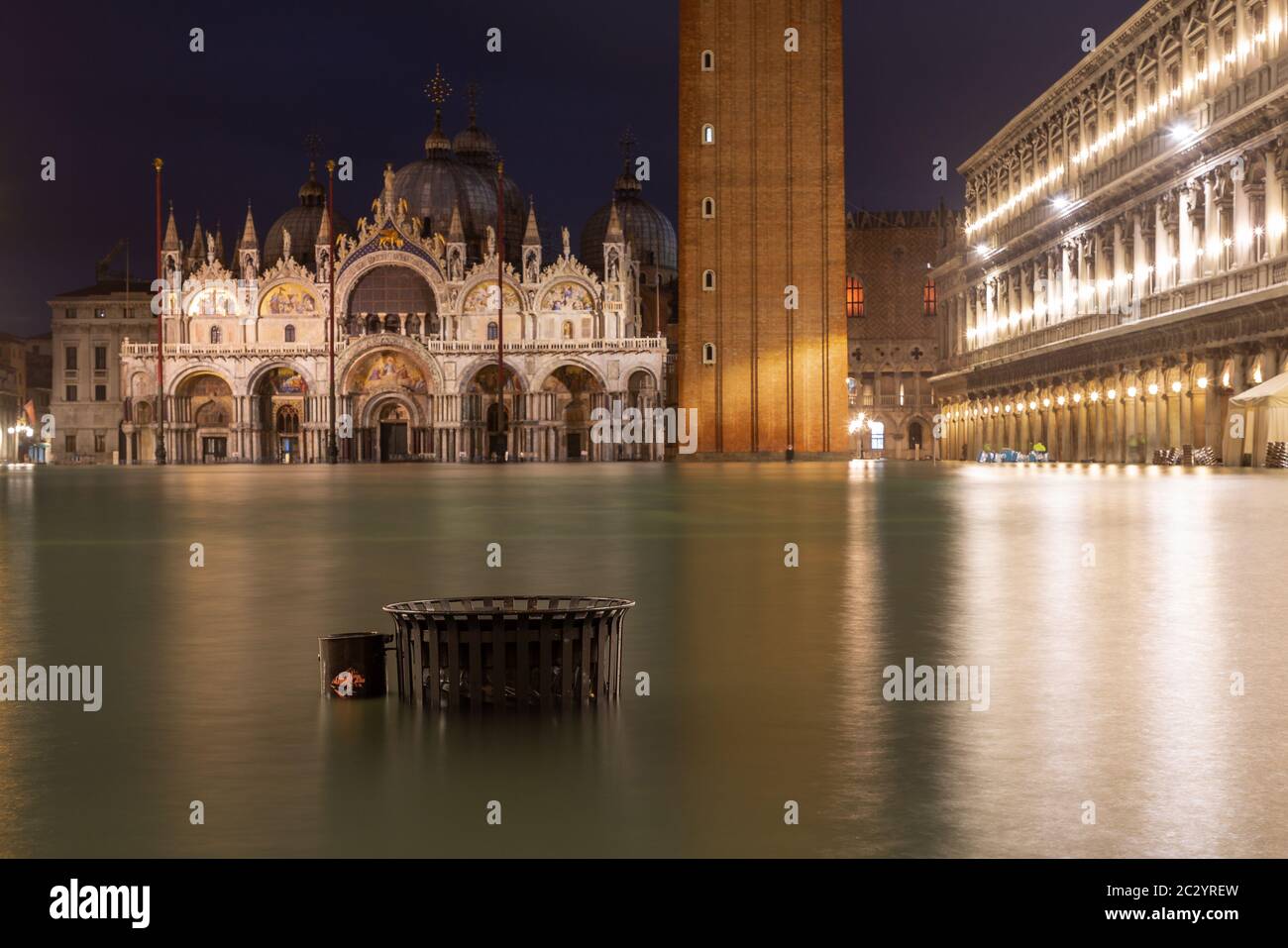 Überschwemmung, Acqua Alta, auf dem St. MarkÂ´s Platz, Venedig, am 12. November 2019 Stockfoto