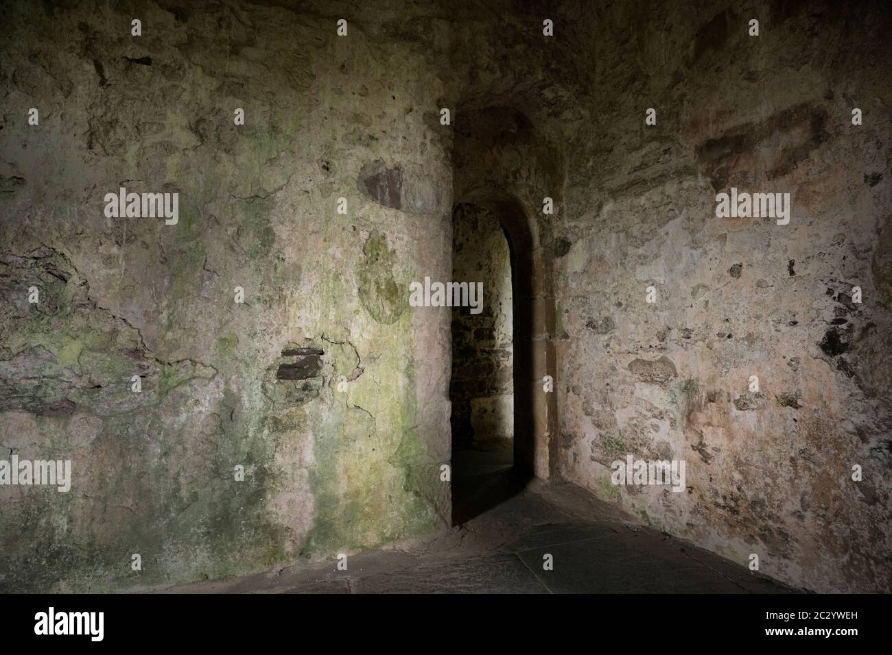 Innenräume jetzt in einem Zustand der Ruine, Doune Castle, Stirling, Schottland, Großbritannien, Europa Stockfoto