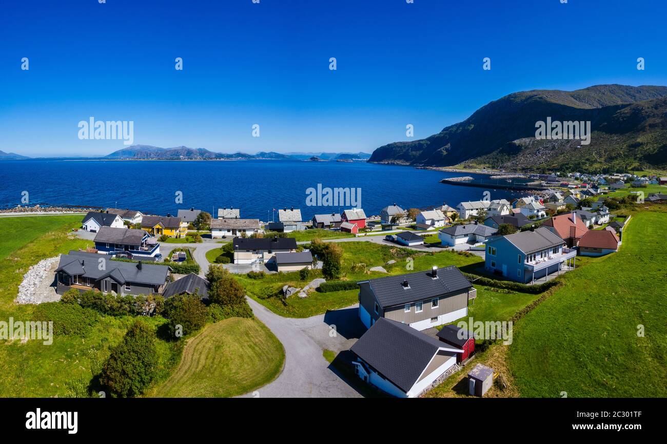 Alnes Dorf, Godoy, More Og Romsdal, Norwegen Stockfoto