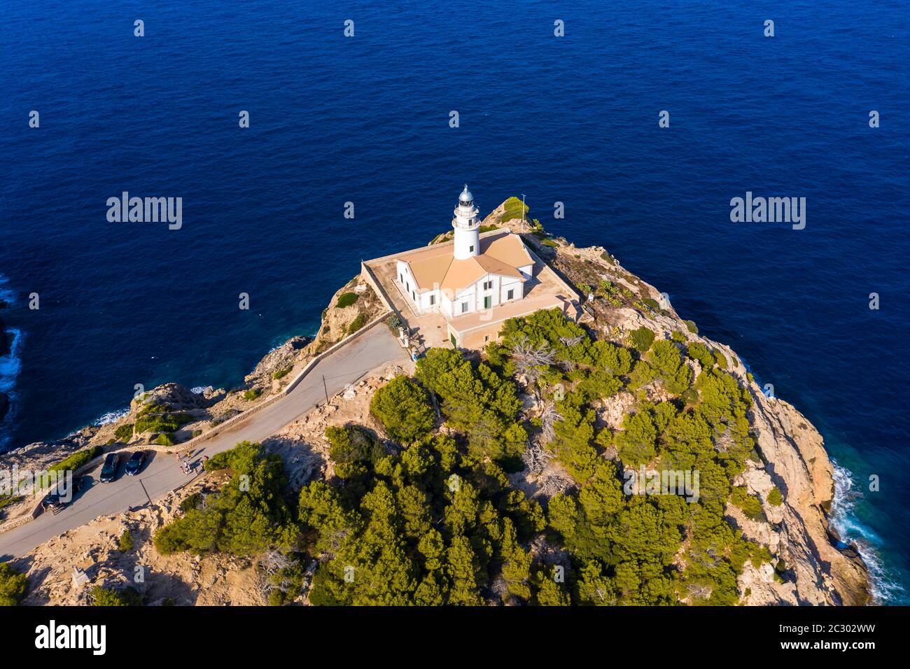 Luftaufnahme, Leuchtturm Far de Capdepera mit Klippen, Cala Ratjada, Mallorca, Balearen, Spanien Stockfoto