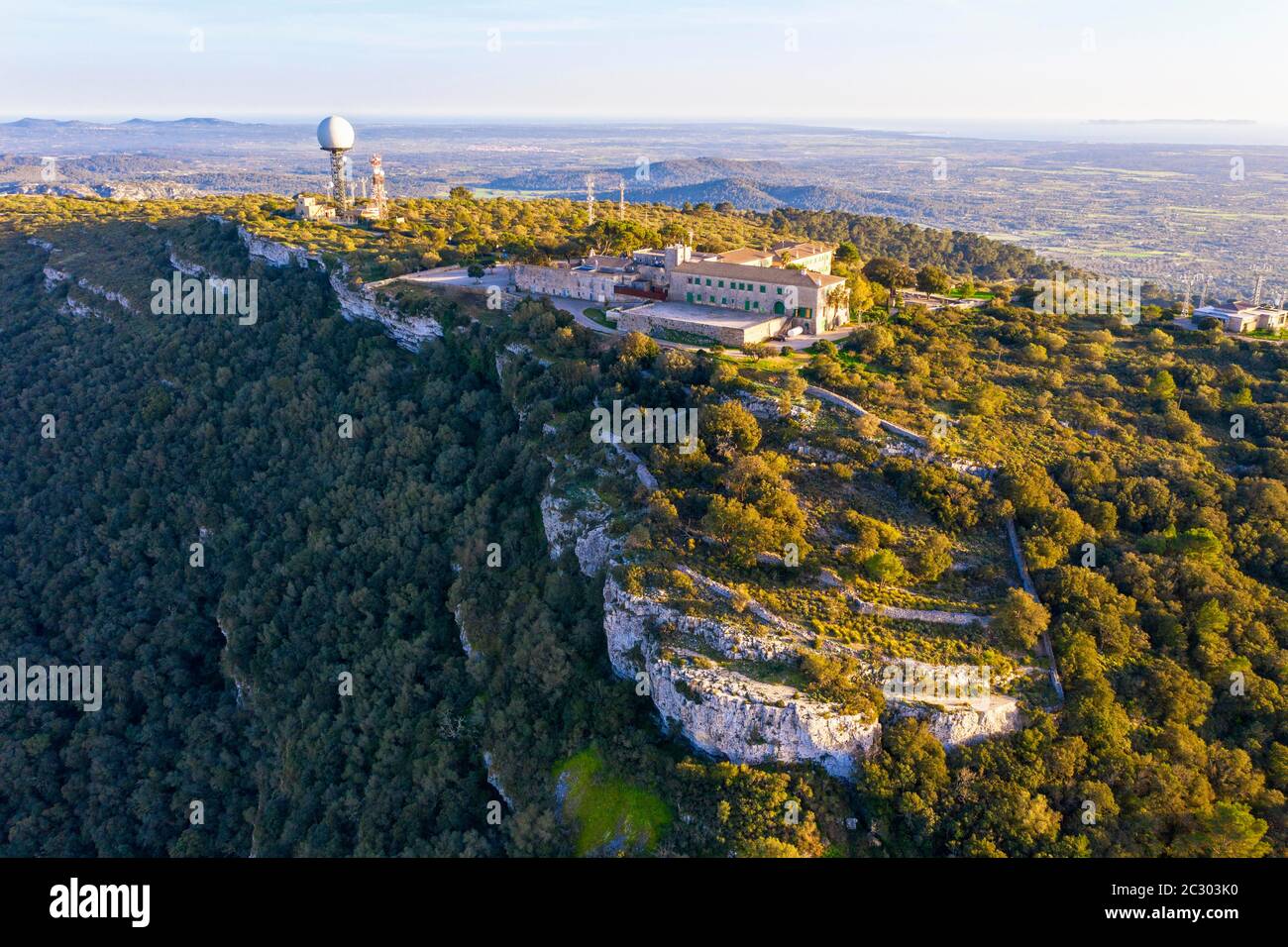 Kloster Santuari de Nostra Senyora de Cura und Antennenanlagen auf dem