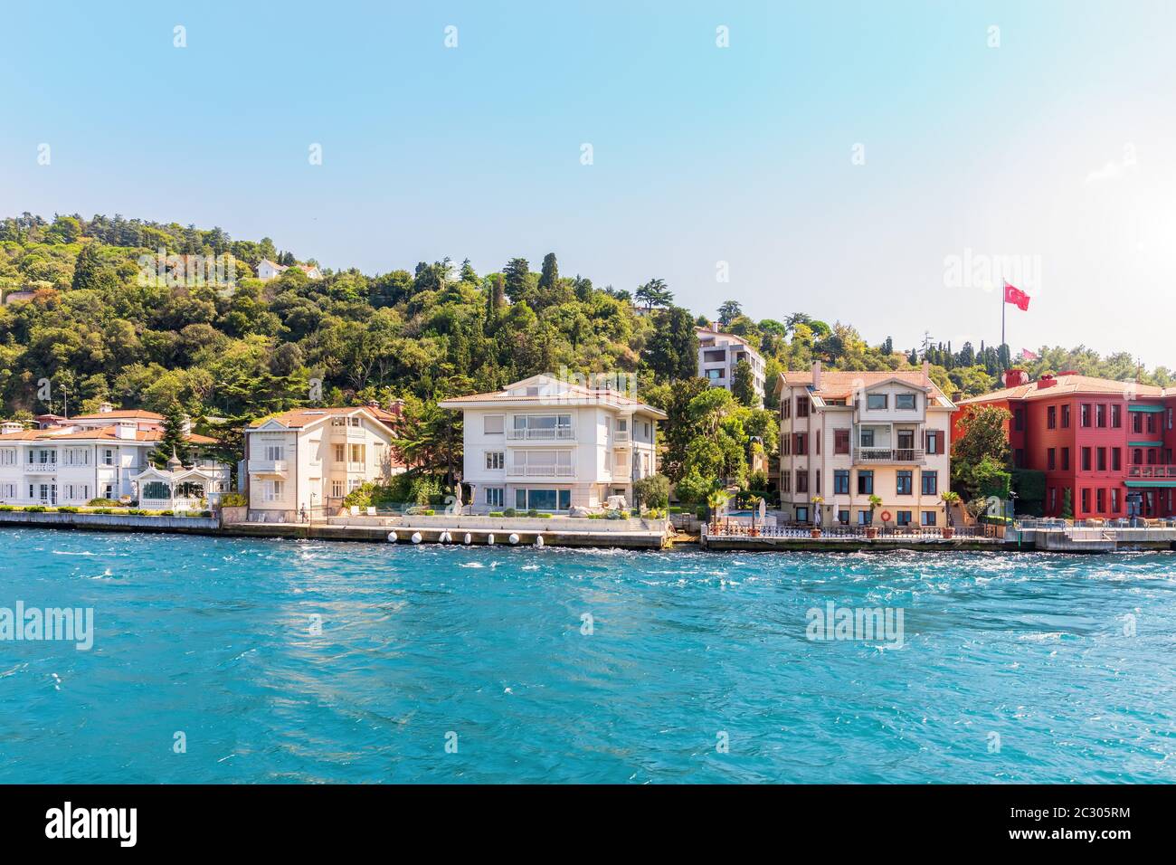 Kuzguncuk Viertel von Istanbul, schöne Aussicht auf die Bosporus Küste. Stockfoto