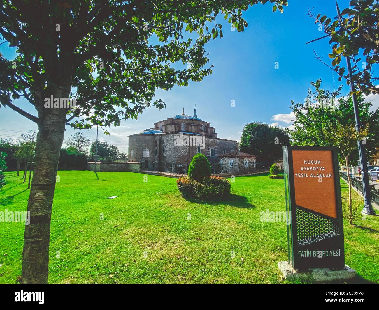 Kleine Hagia Sophia Moschee, auch bekannt als Kucuk Aya Sofya, in Istanbul, Türkei 26. Oktober 2019. Früher byzantinische Kirche o Stockfoto