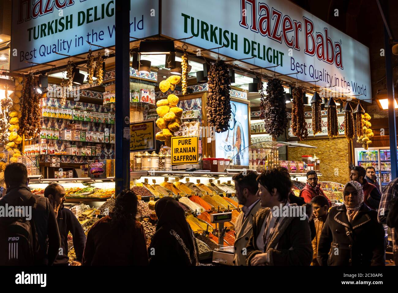 Gewürzstand, türkische Köstlichkeiten, Kapali Carsi, großer Basar oder großer Basar, Fatih, Istanbul, Türkei Stockfoto
