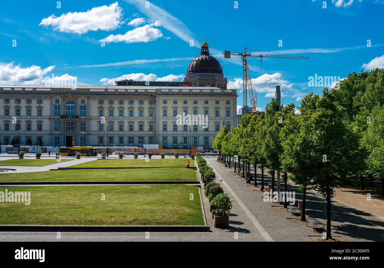 Die Kuppel wurde Ende Mai 2020 im Humboldt Forum in Berlin errichtet Stockfoto