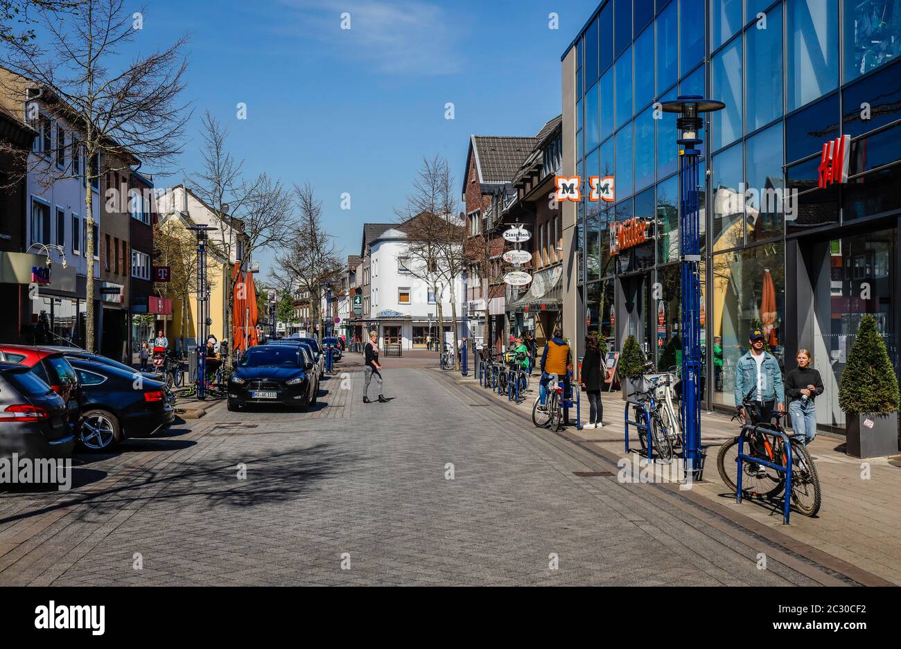 Hochstraße in Heinsberg, Haupteinkaufsstraße in Zeiten der Coronapandemie mit Kontaktverbot, Heinsberg ist das erste deutsche Epizentrum der Stockfoto