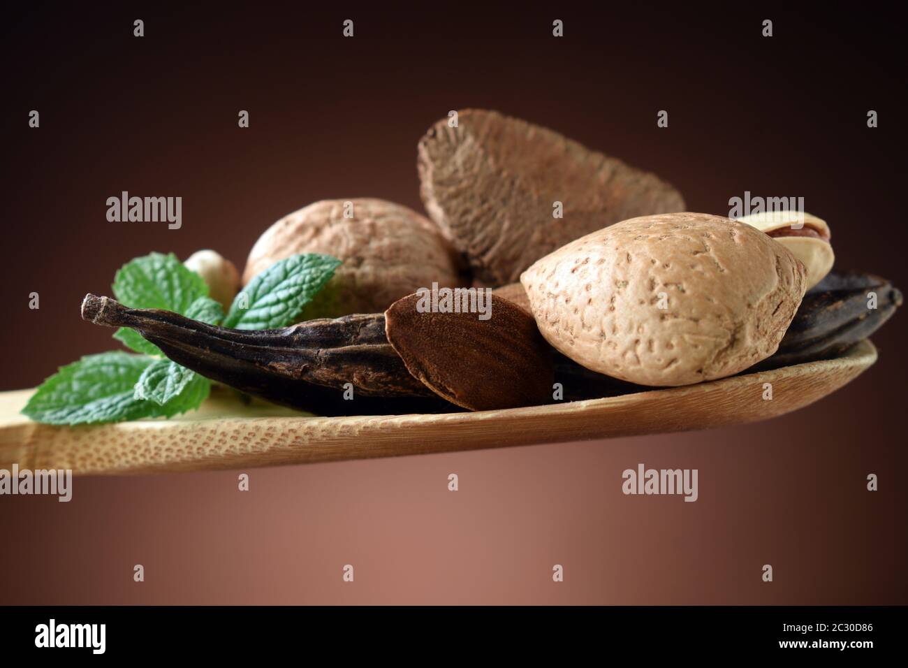Getrocknete Früchte auf dem Löffel gemischt Stockfoto