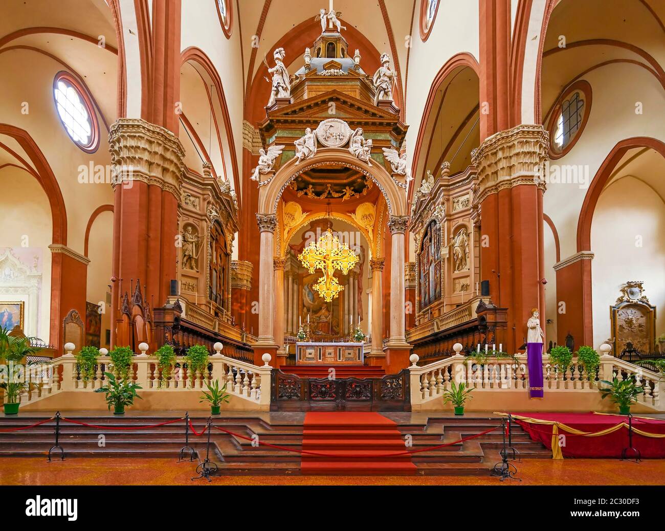 Innenansicht mit Chor, Basilica di San Petronio, Bologna, Emilia-Romagna, Italien Stockfoto