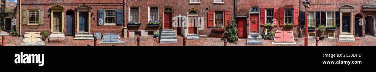 Historische Hausfassaden in Elfreth's Alley, Philadelphia, Pennsylvania, USA Stockfoto