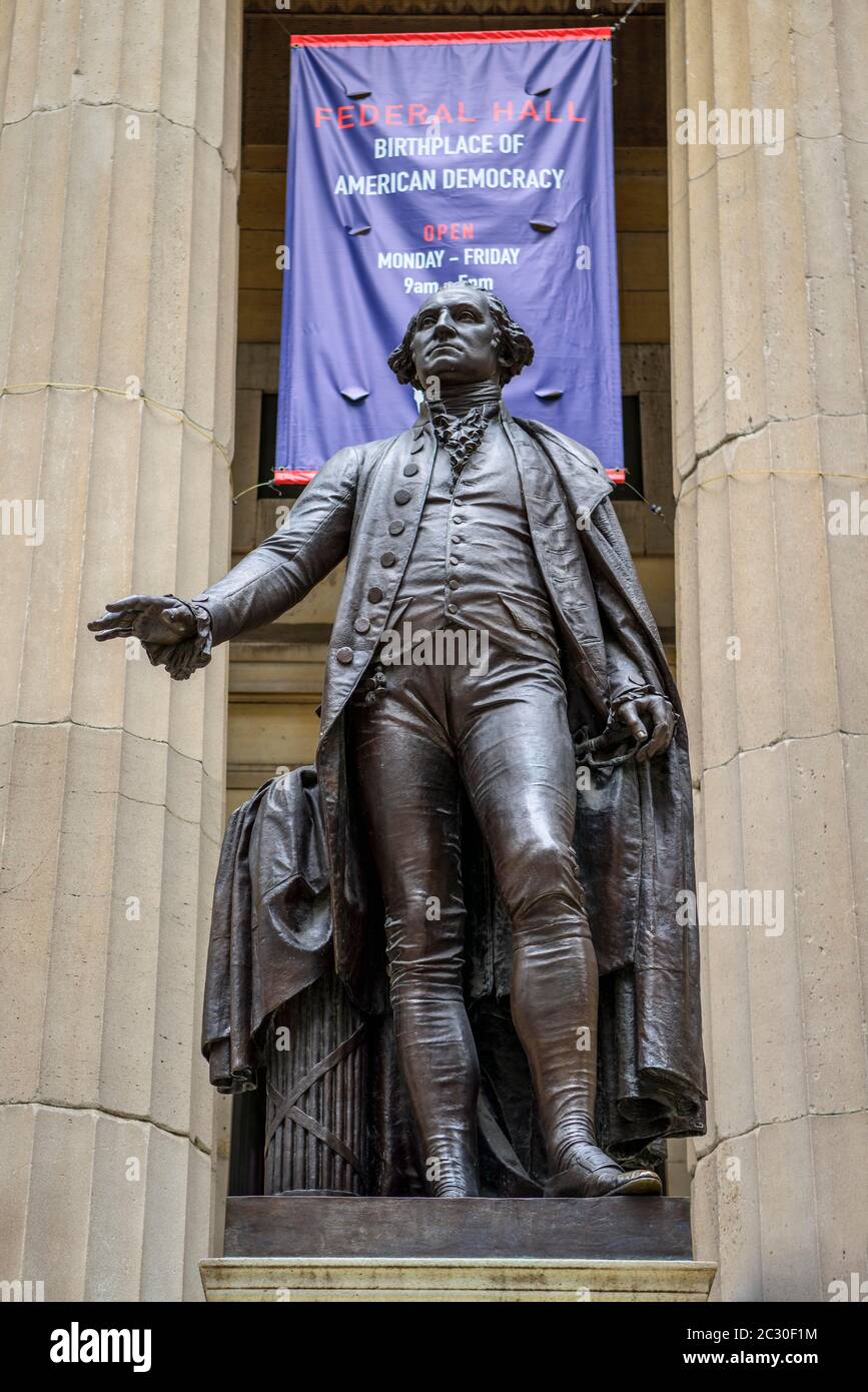 George Washington Memorial vor der Federal Hall in Wall Street, Financial District, Manhattan, New York City, New York State, USA Stockfoto