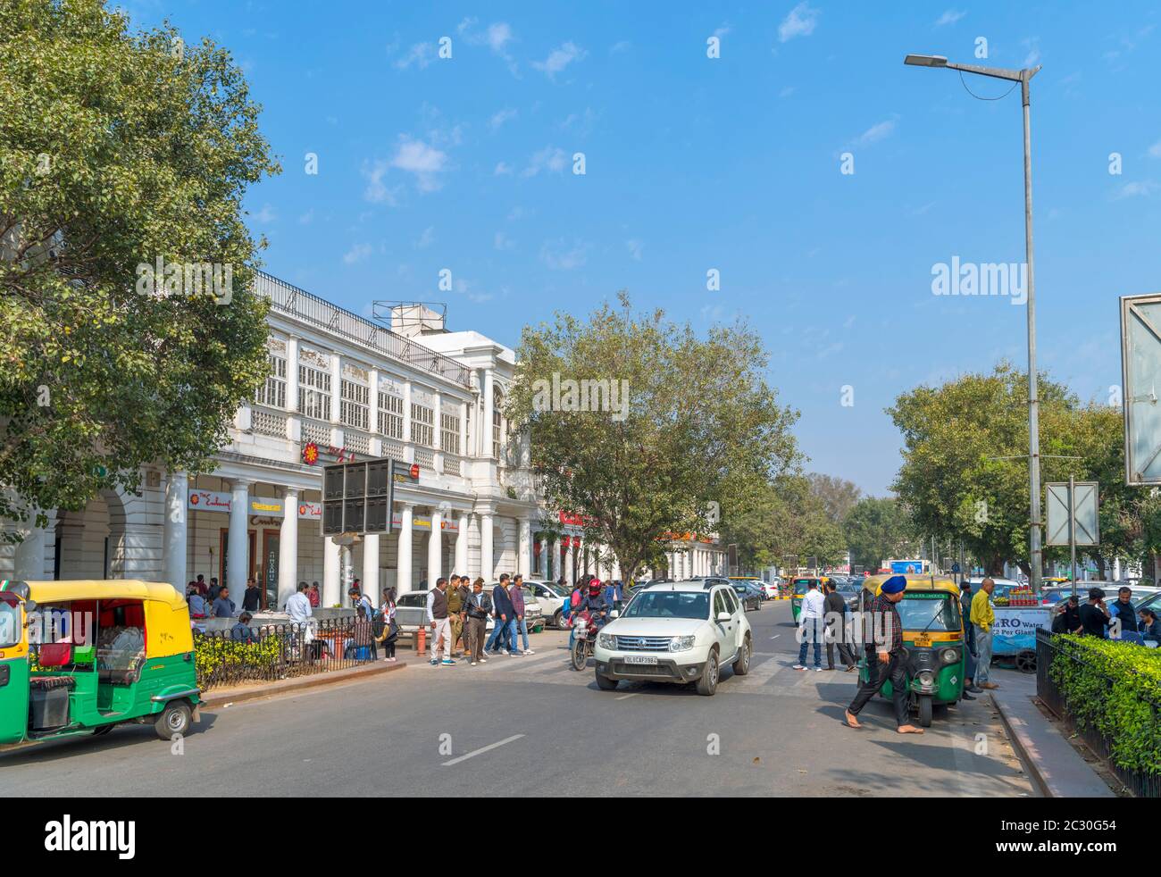 Geschäfte am Connaught Place, Neu-Delhi, Delhi, Indien Stockfoto