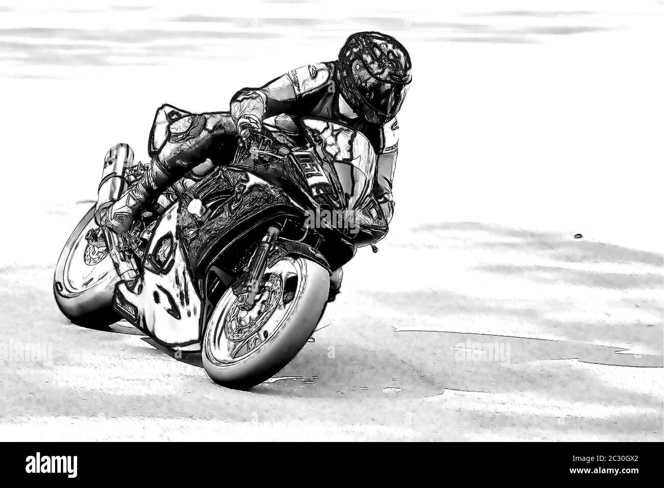 11-05-2020 Riga, Lettland Motorradfahrer bei Sportfahrradfahrten auf leerer Asphaltstraße. Sportfahrrad. Stockfoto