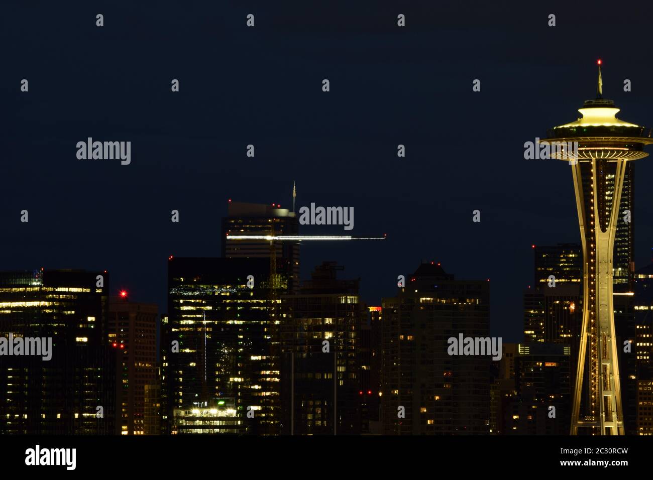 Kultige Space Needle Gegen Seattle Skyline Bei Nacht Stockfoto