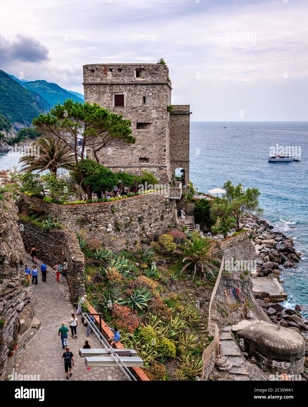 Castello di torre aurora Fotos und Bildmaterial in hoher Auflösung