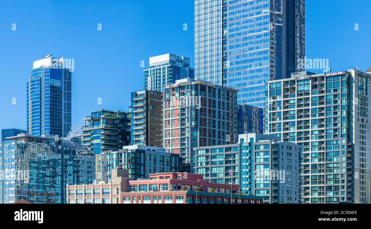 Wolkenkratzer unter klarem Himmel, Seattle, Washington State, USA Stockfoto