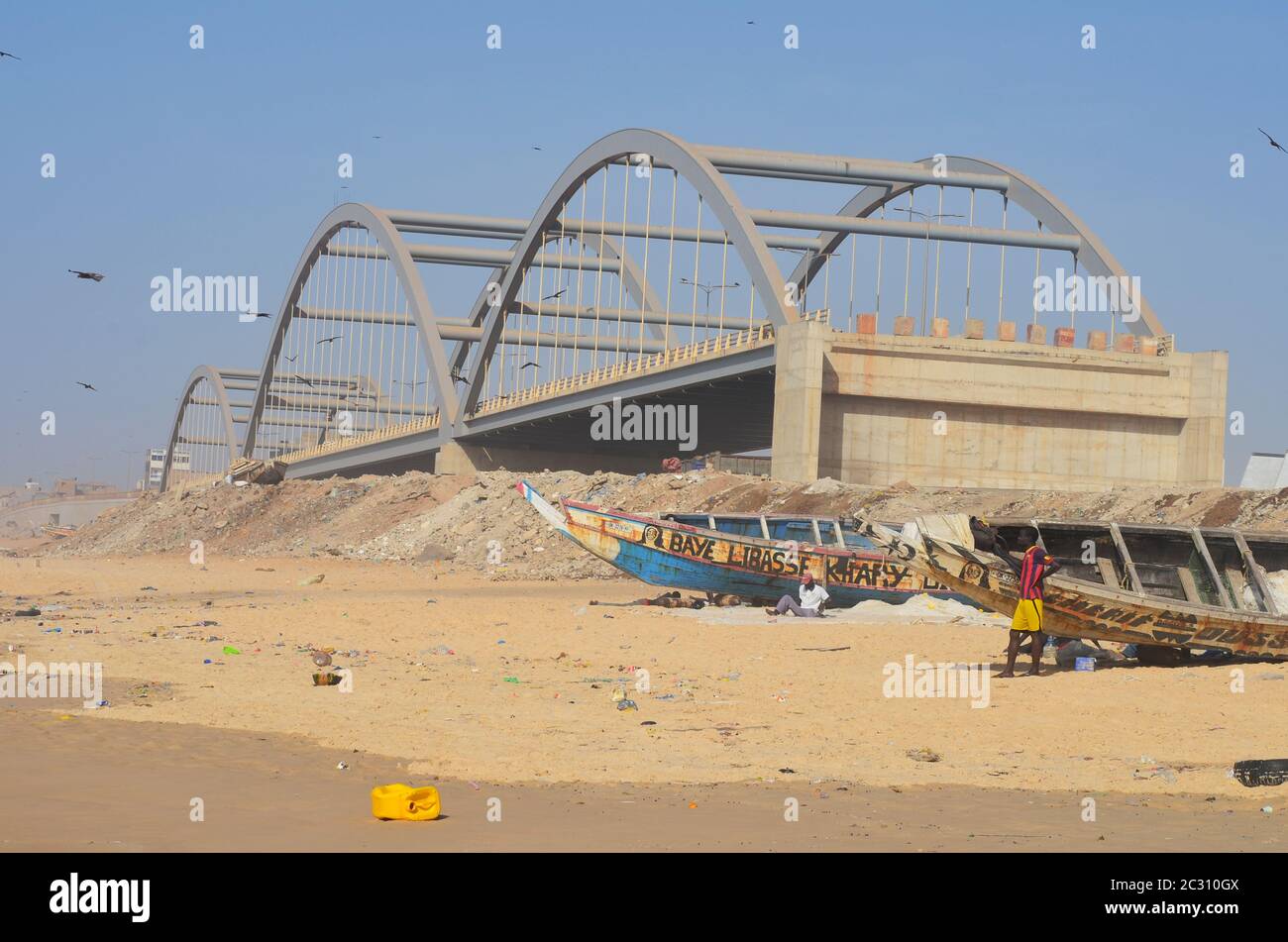 Eine unfertige Autobahnbrücke in Cambérène Küstenviertel, Dakar, Senegal Stockfoto