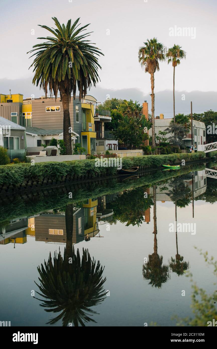 Waterfront Reflecting in Water, Venice Beach, Los Angeles, Kalifornien, USA Stockfoto