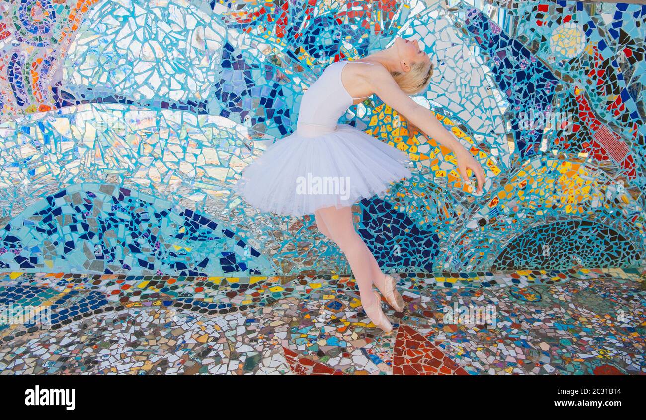 Balletttänzerin, Mosaic Tile House, Venedig, Kalifornien, USA Stockfoto