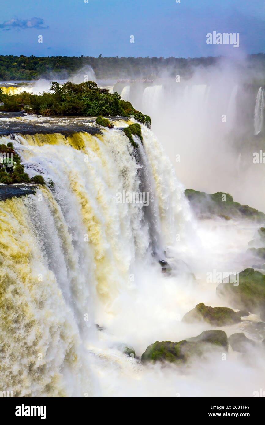 Riesiger Komplex von Wasserfällen Iguazu Stockfoto