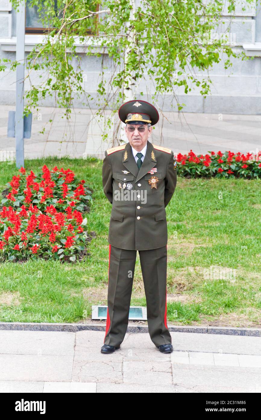 SAMARA, RUSSLAND - 9. MAI 2017: Russischer General anlässlich der Parade am jährlichen Siegestag, 9. Mai 2017 in Samara, Russland Stockfoto