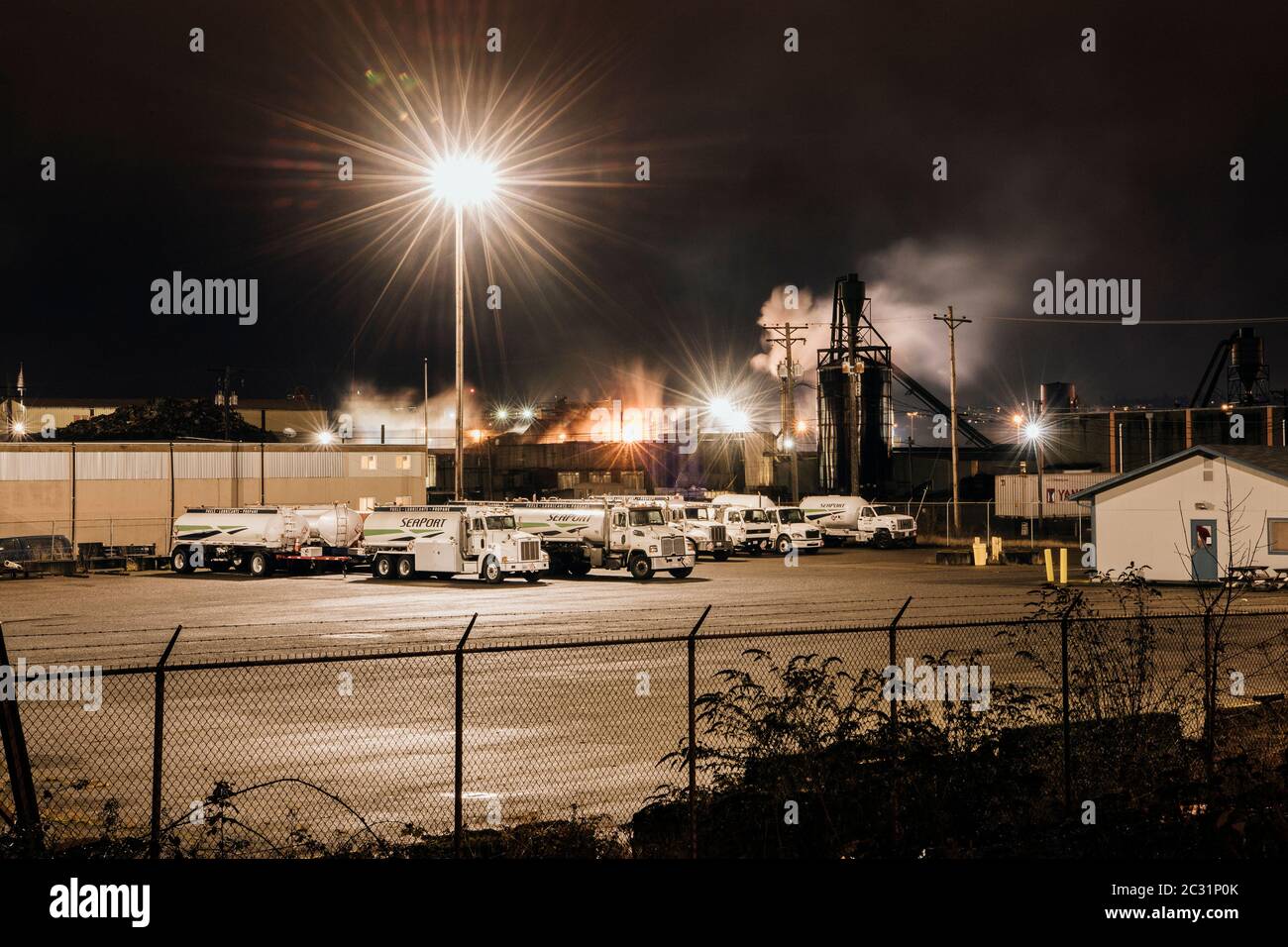 Blick auf LKW-Parkplatz, Tacoma, Washington, USA Stockfoto