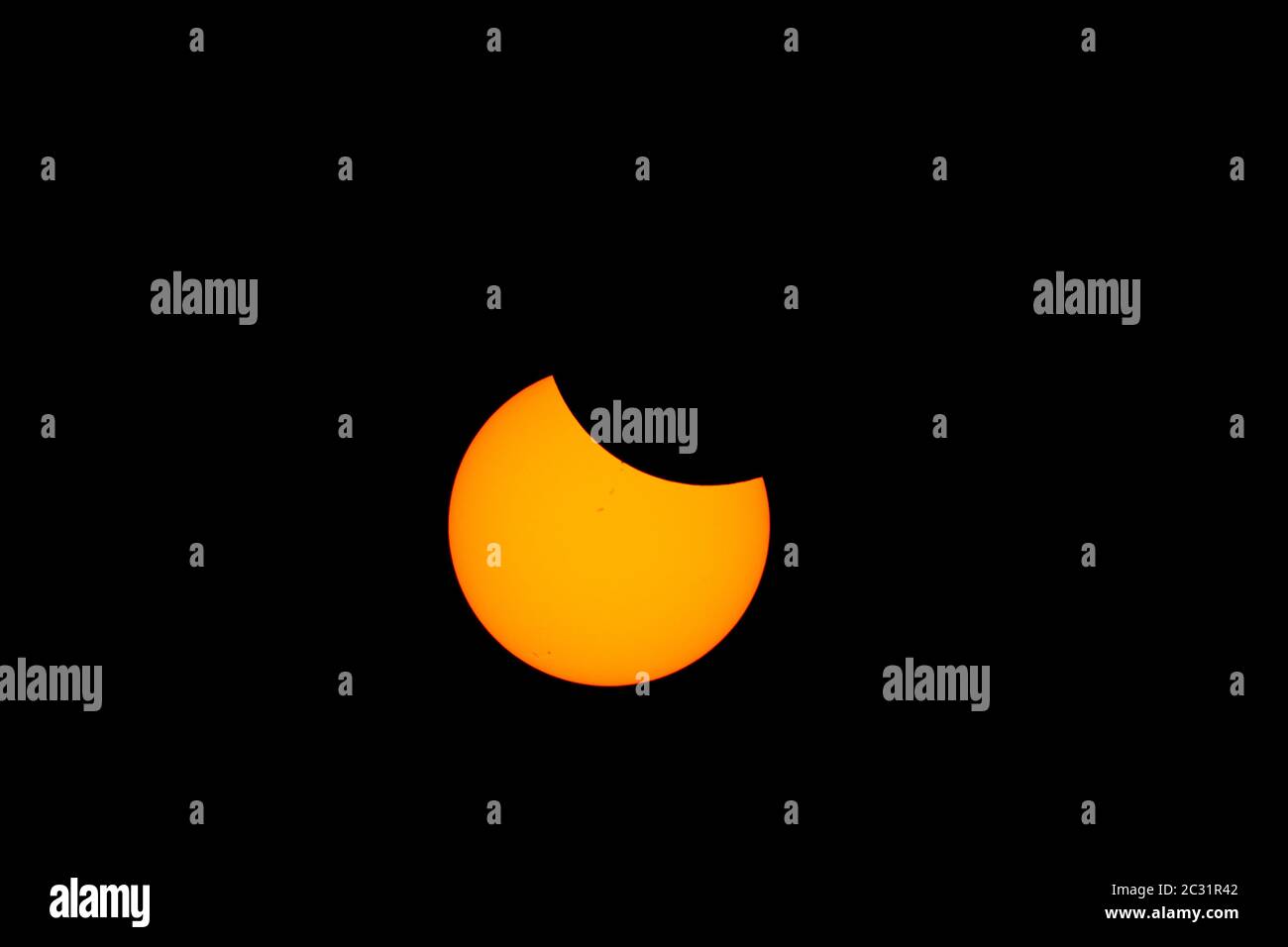 Sonne während der Sonnenfinsternis Stockfoto