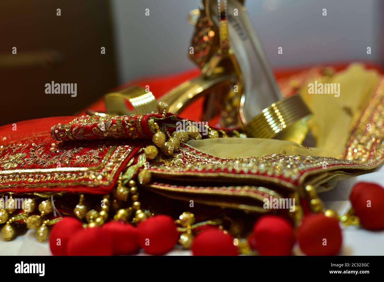 Rot Unkrautkleid für Braut Stockfoto