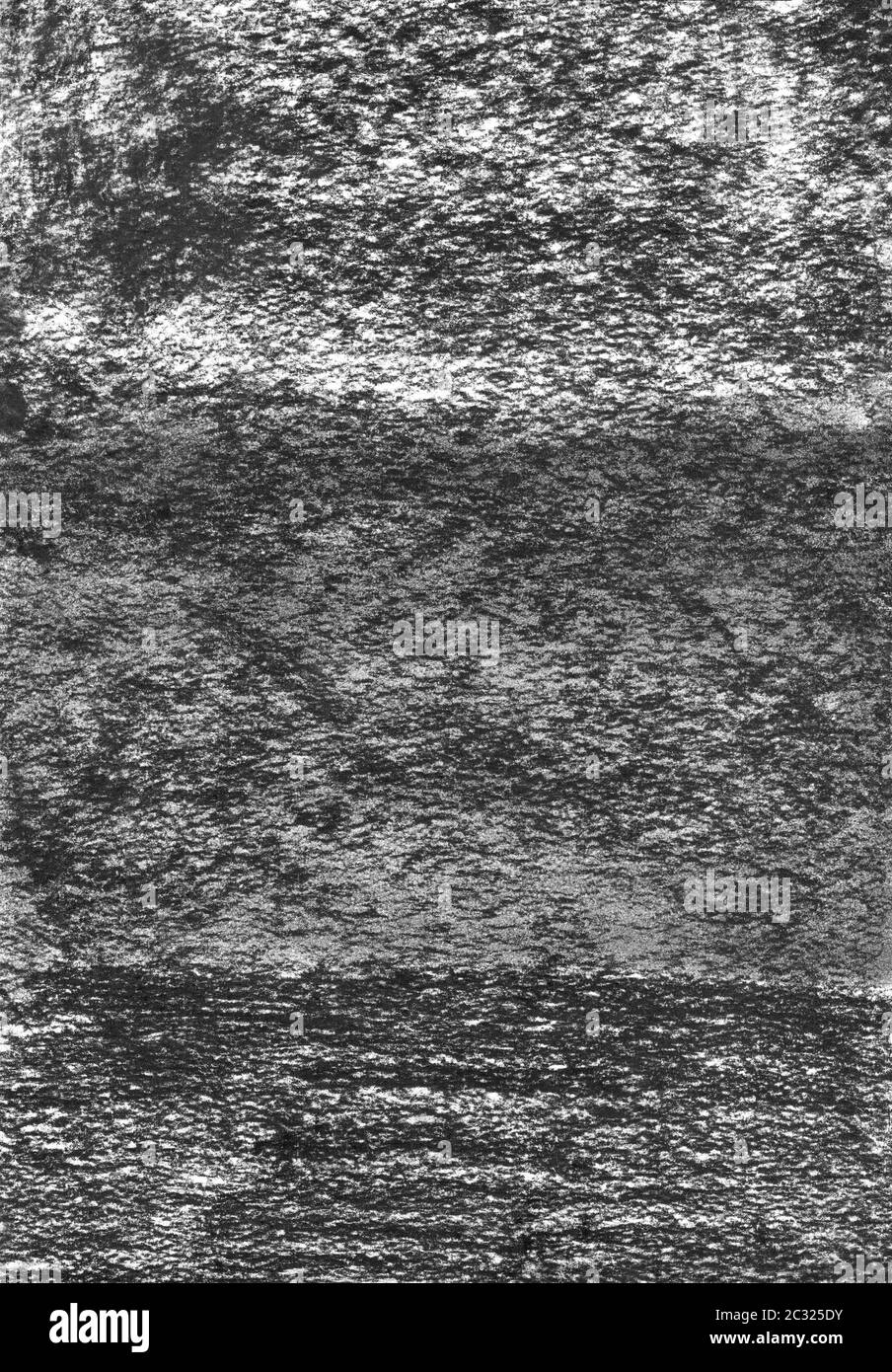 Abstrakter monochromer Hintergrund. Textur des Papiers mit Holzkohlenabzügen. Horizontale Streifen. Schwarz-weißer und grauer Hintergrund mit Textur und scr Stockfoto