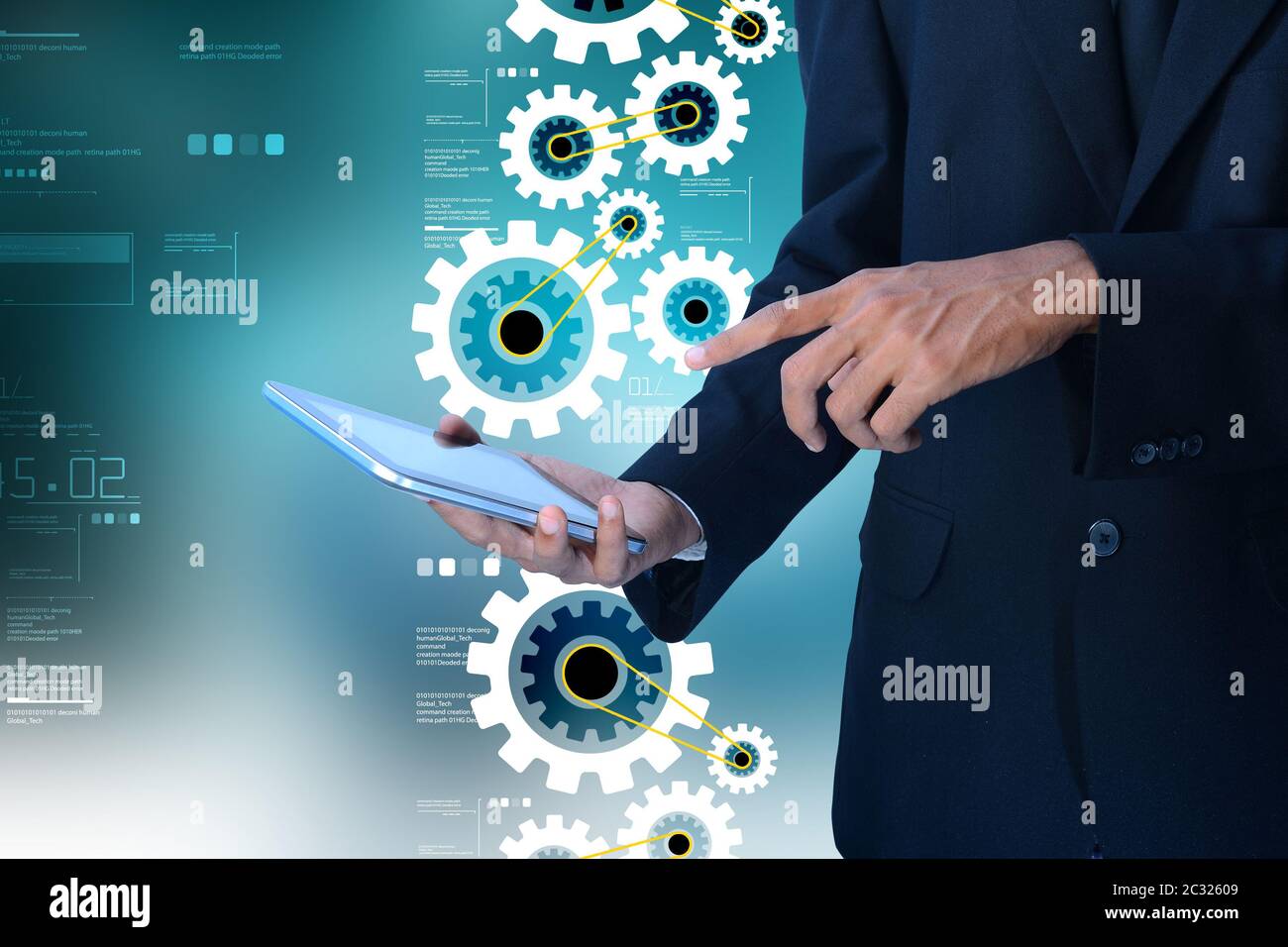 Digitale Tablet in der Hand und Zahnräder Stockfoto