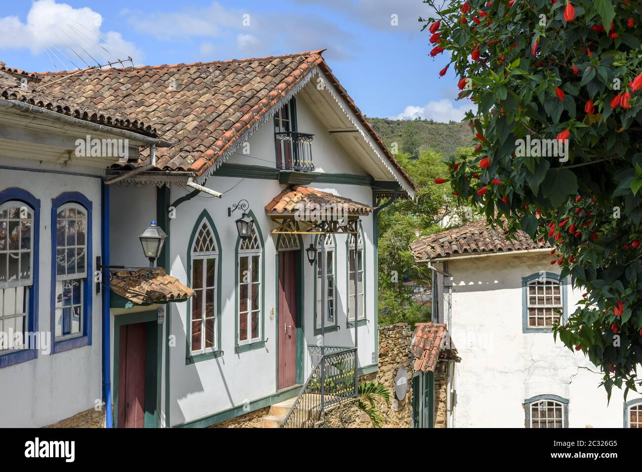 Alte Häuser in Kolonialarchitektur in der alten und historischen Stadt Ouro Preto Stockfoto