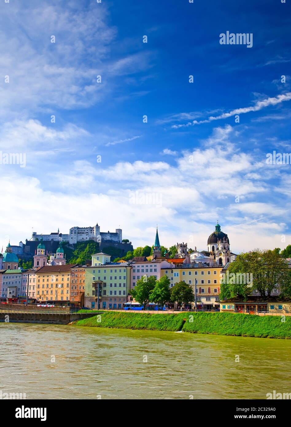Salzach und Festung Hohensalzburg, Salzburg Stockfoto