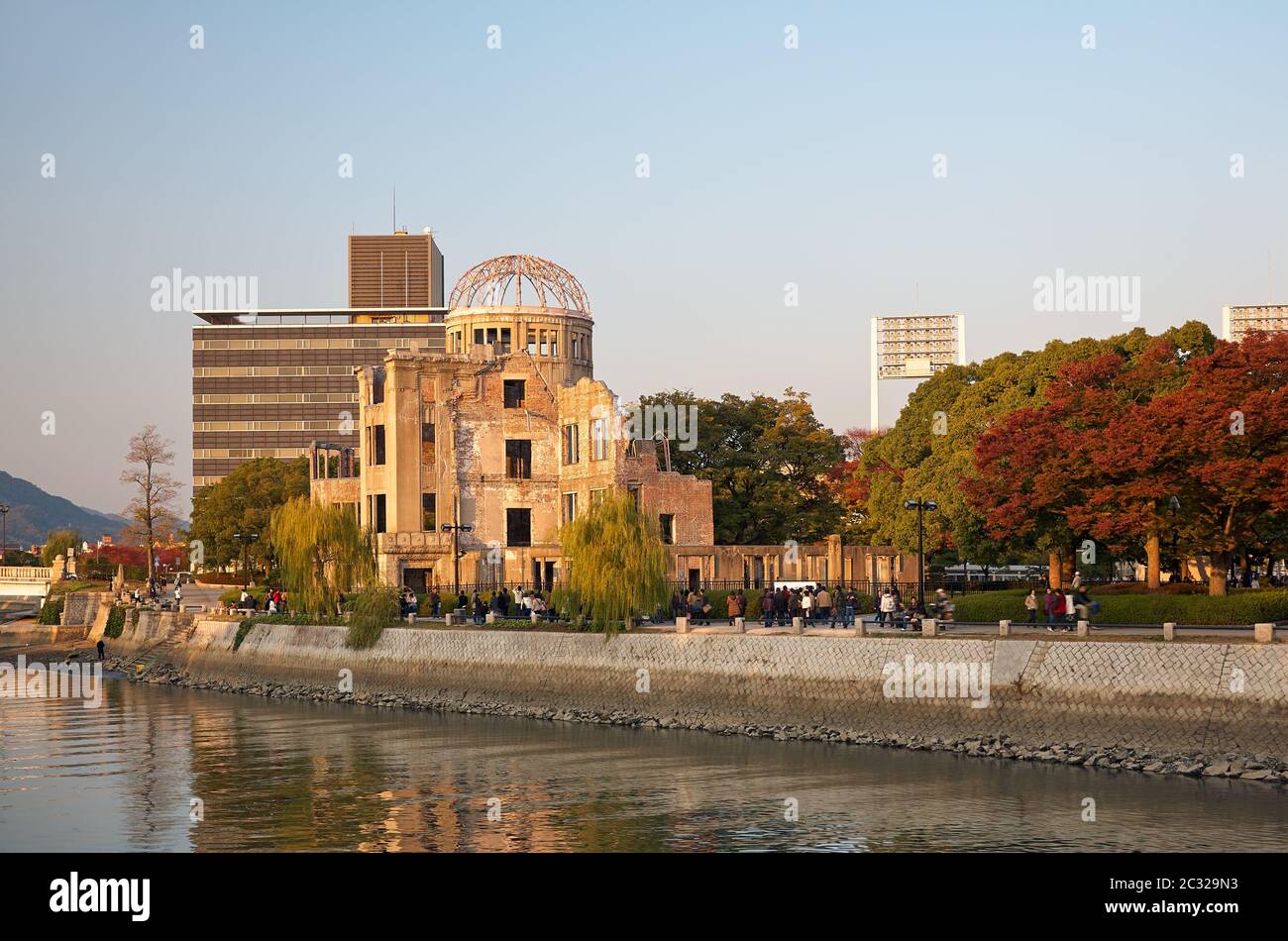 Atombombendom am Ufer des Ota Flusses. Hiroshima. Japan Stockfoto
