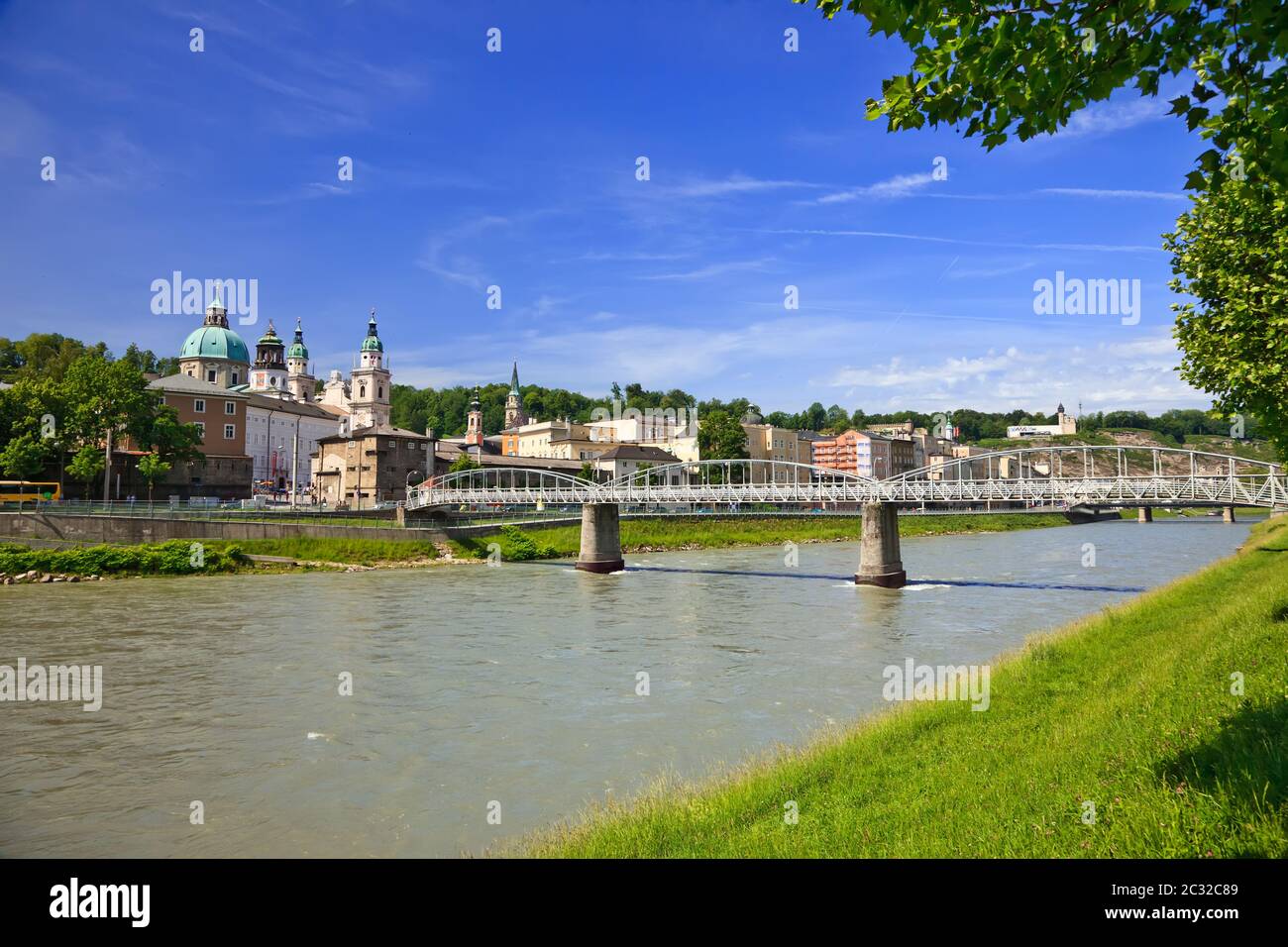 Blick auf Salzach und Salzburg Stockfoto