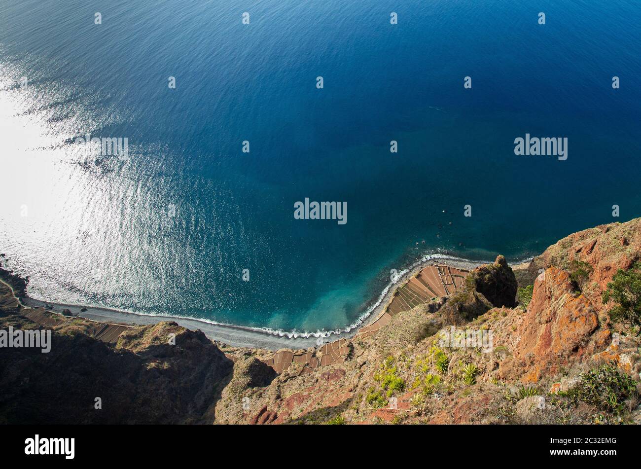 Cabo Girao auf der Insel Madeira - Ein Anblick mit spektakulären Blick aus einem Glas Plattform zu den Atlantischen Ozean Stockfoto