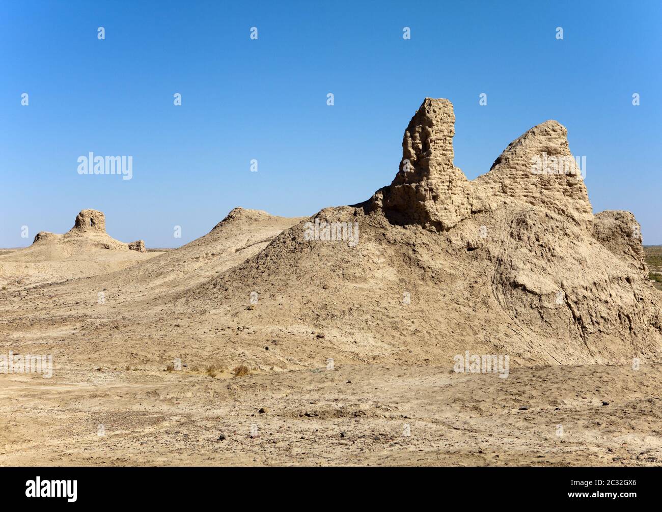 Ruinen der antiken Festungen von Khorezm in der Wüste. Usbekistan Stockfoto