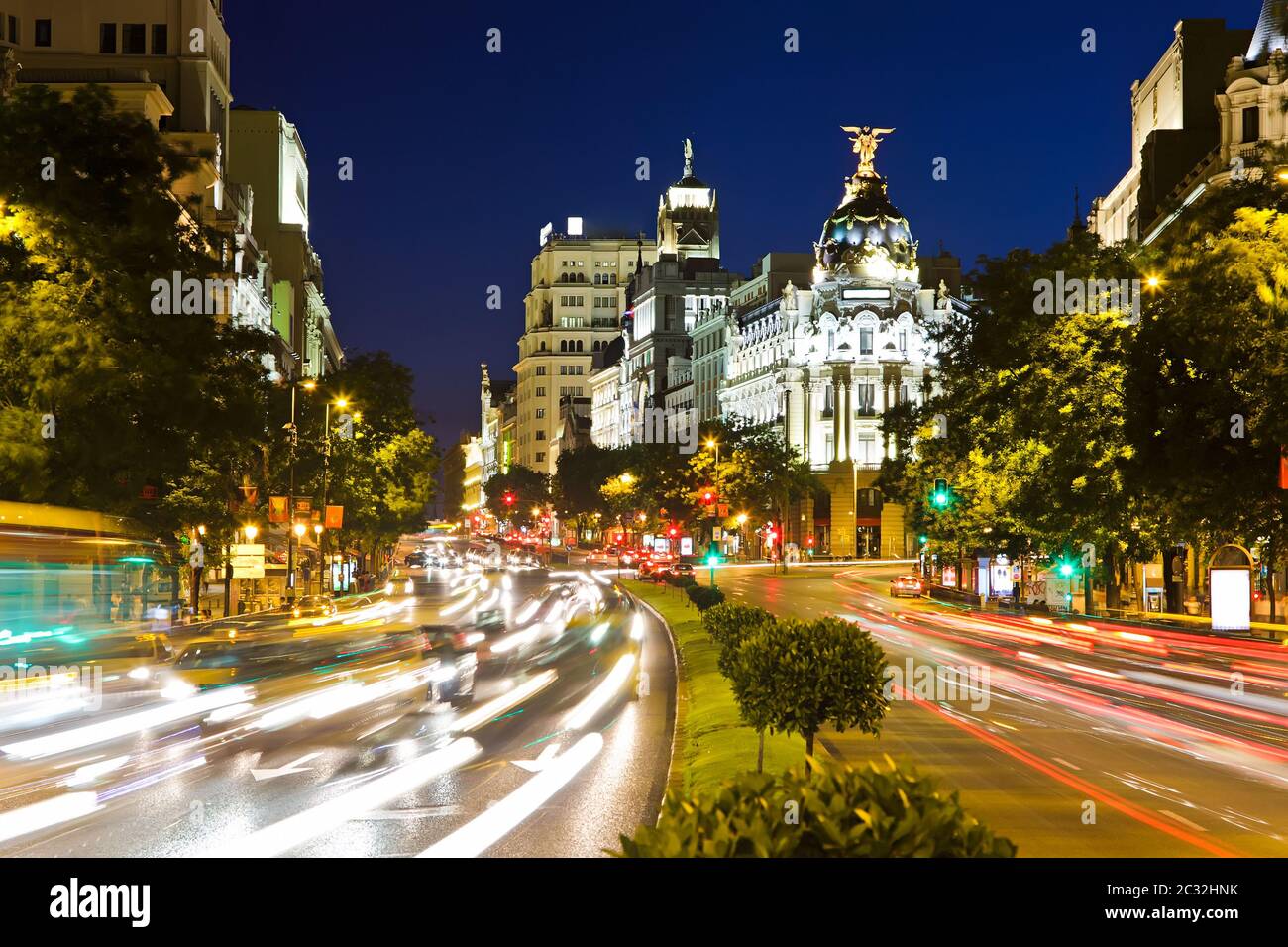 Verkehr in der Nacht Madrid Stockfoto
