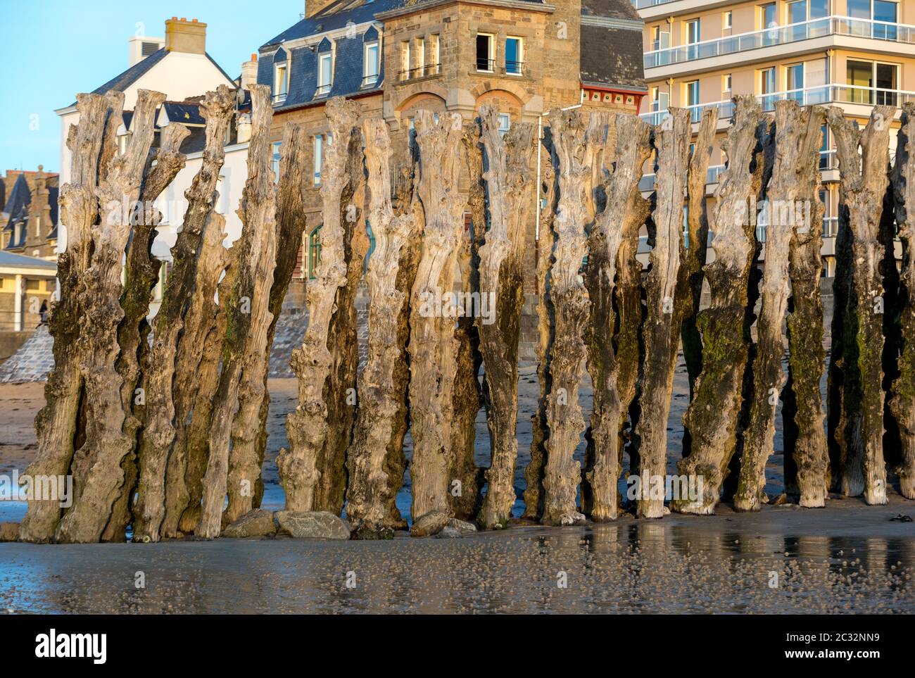 Große Wellenbrecher und Strand in Saint Malo,3000 Trunks, die Stadt zu verteidigen, von den Gezeiten, Ille-et-Vilaine, Bretagne, Frankreich Stockfoto