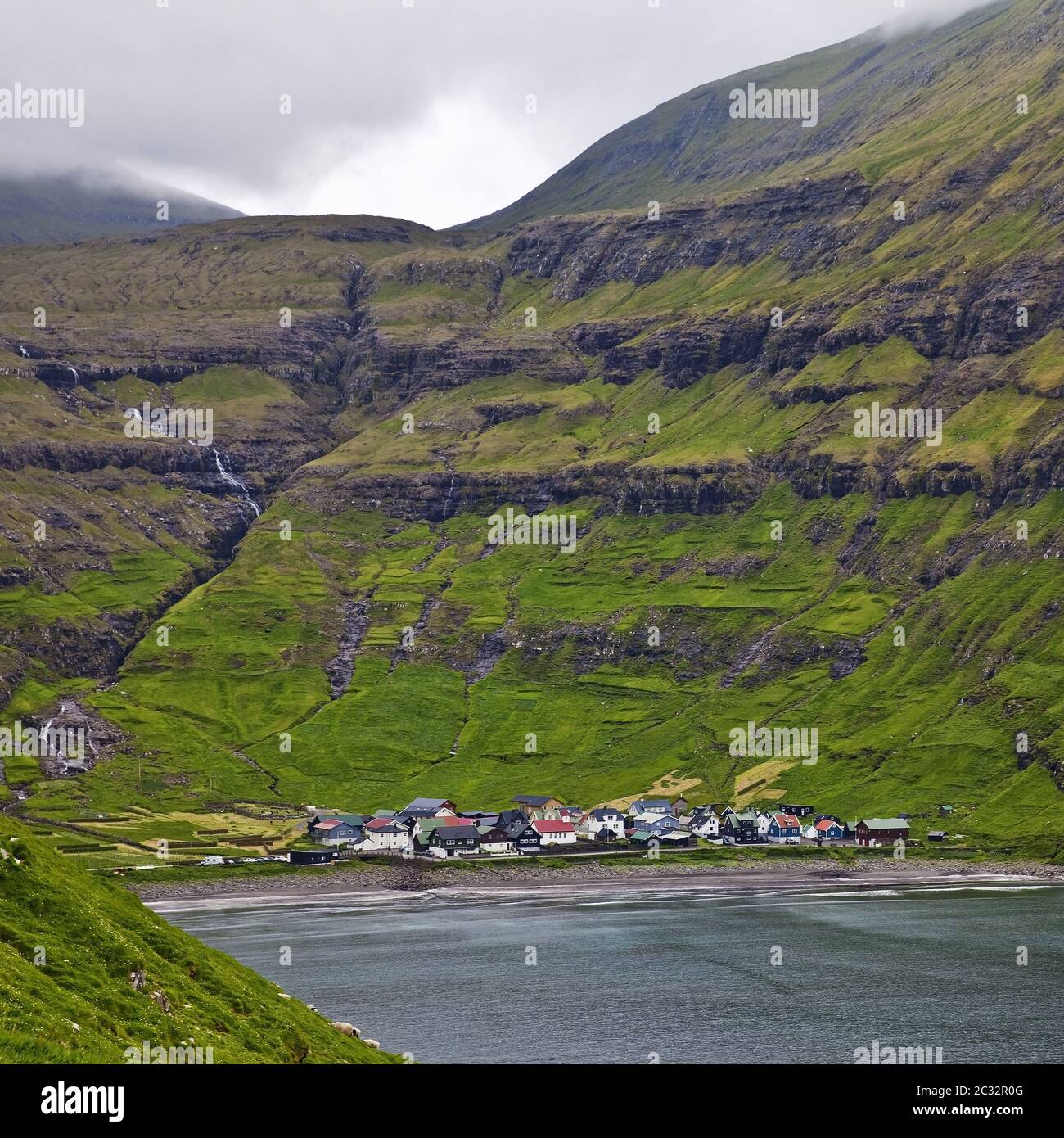 Die kleine Stadt Tjørnuvik am Atlantik, Streymoy, Färöer, Føroyar, Dänemark, Europa Stockfoto