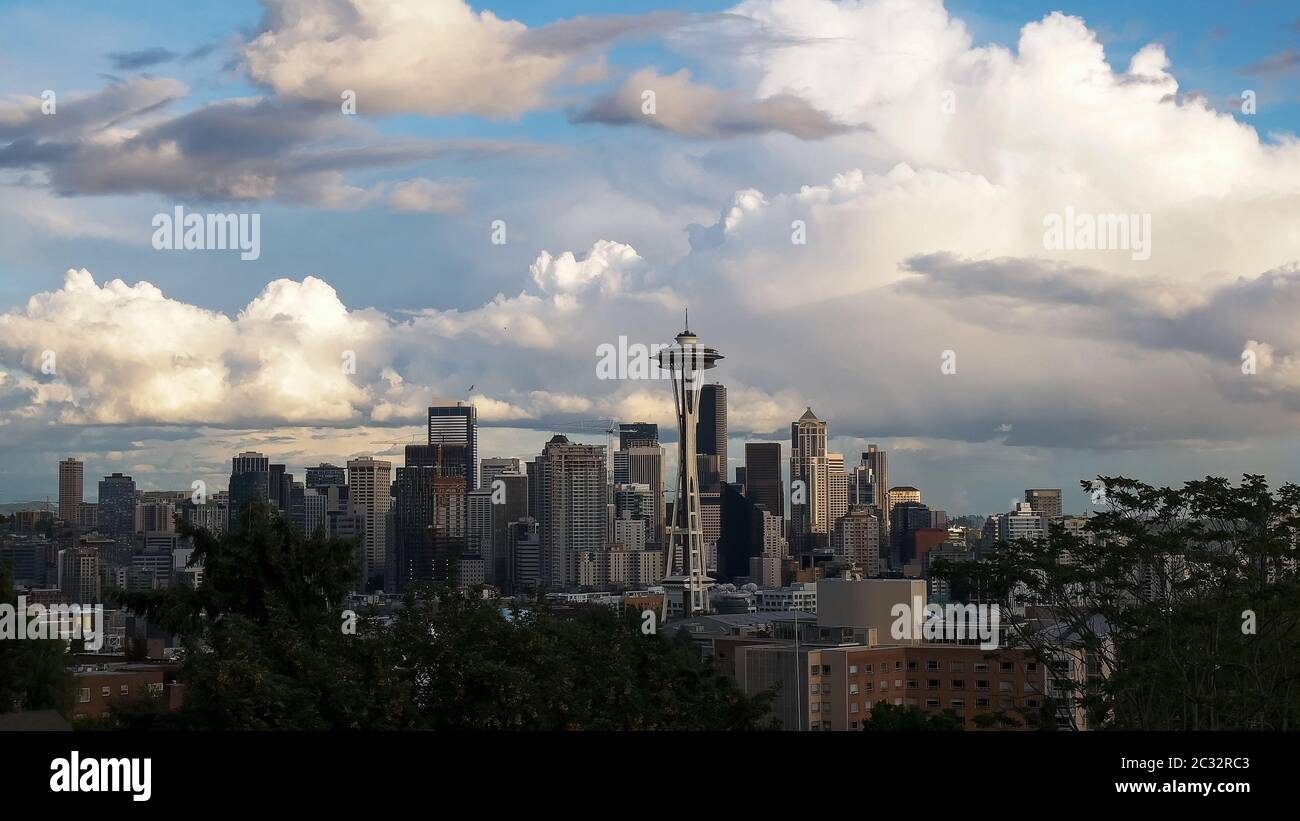 Ein Sommer Nachmittag Blick auf die Space Needle und seattle Stockfoto