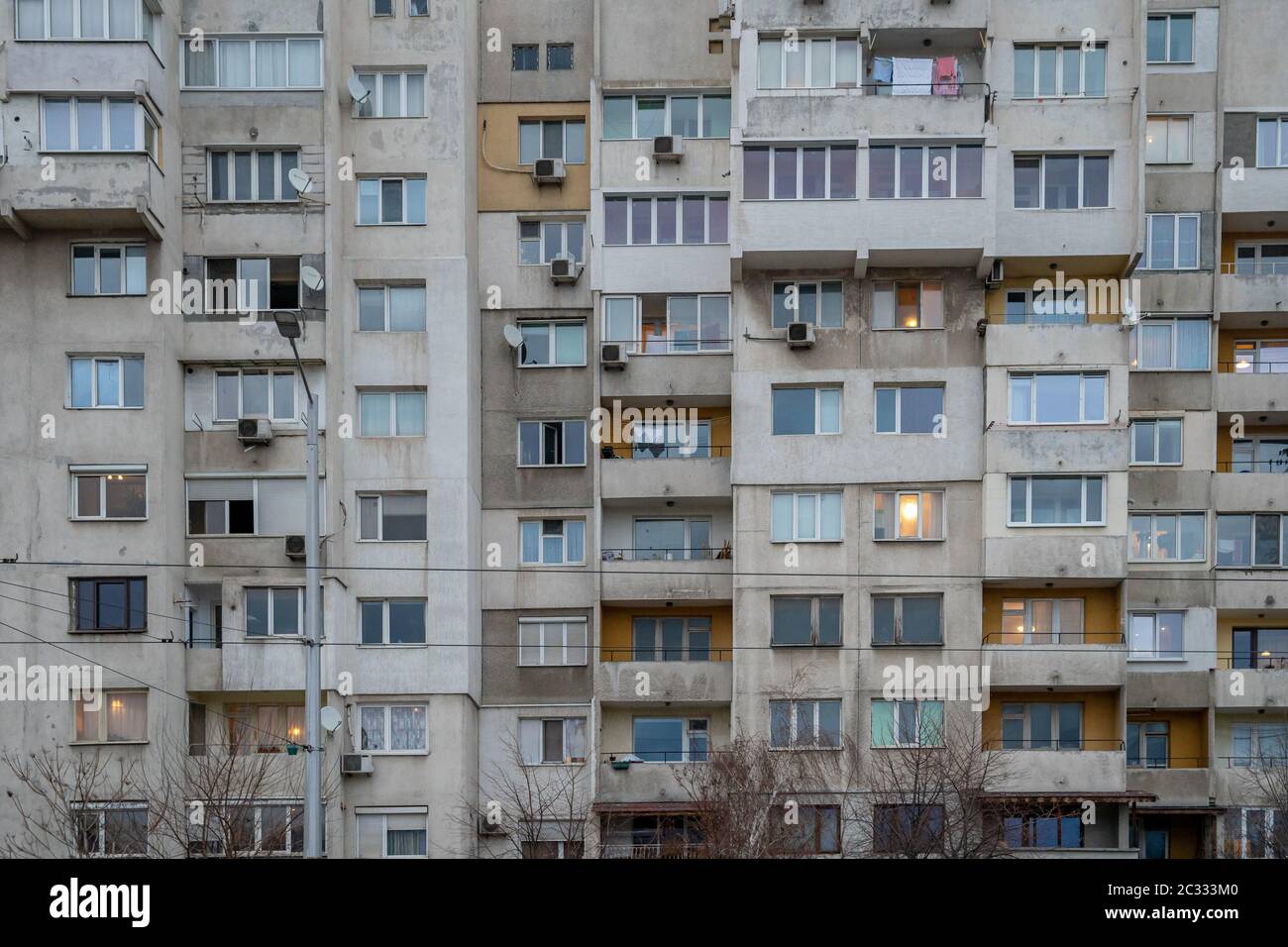 Sofia - 27. Februar 2020: Fertighaus in der Stadt auf Siedlungen. Stockfoto