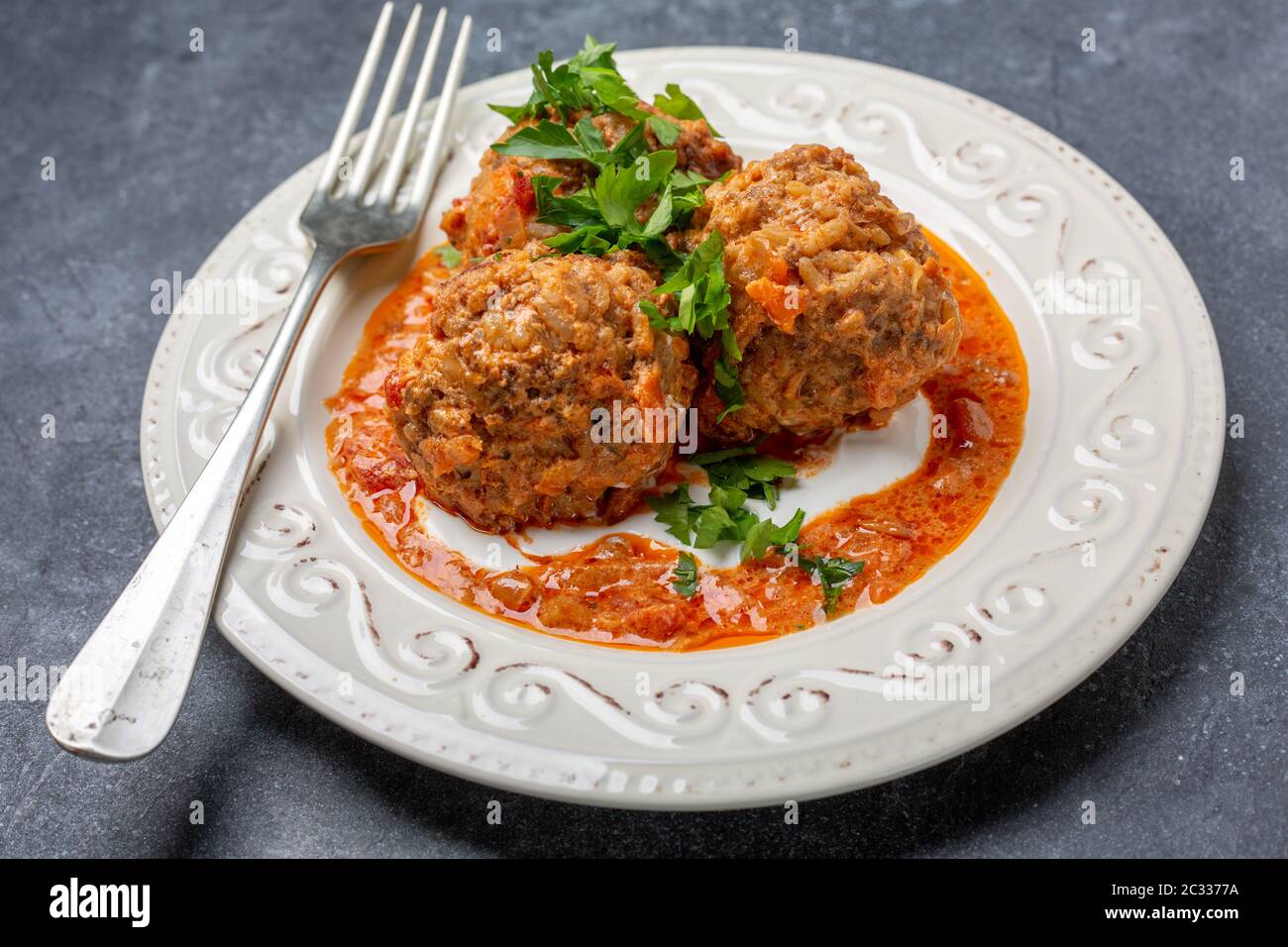 Köstliche hausgemachte Fleischbällchen in Tomatensauce. Stockfoto