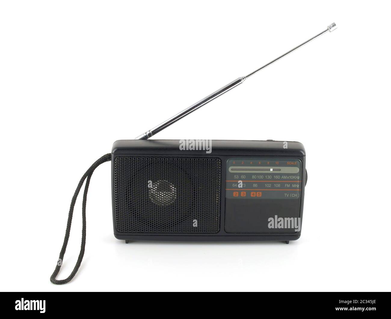 Altes Taschenradio mit Antenne über weiß Stockfoto