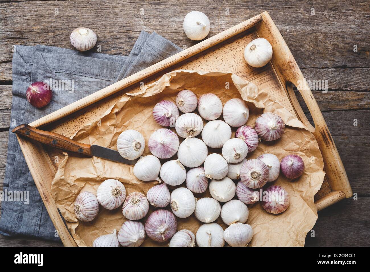 Solo garlics - einzelne Knoblauchzehen Stockfoto