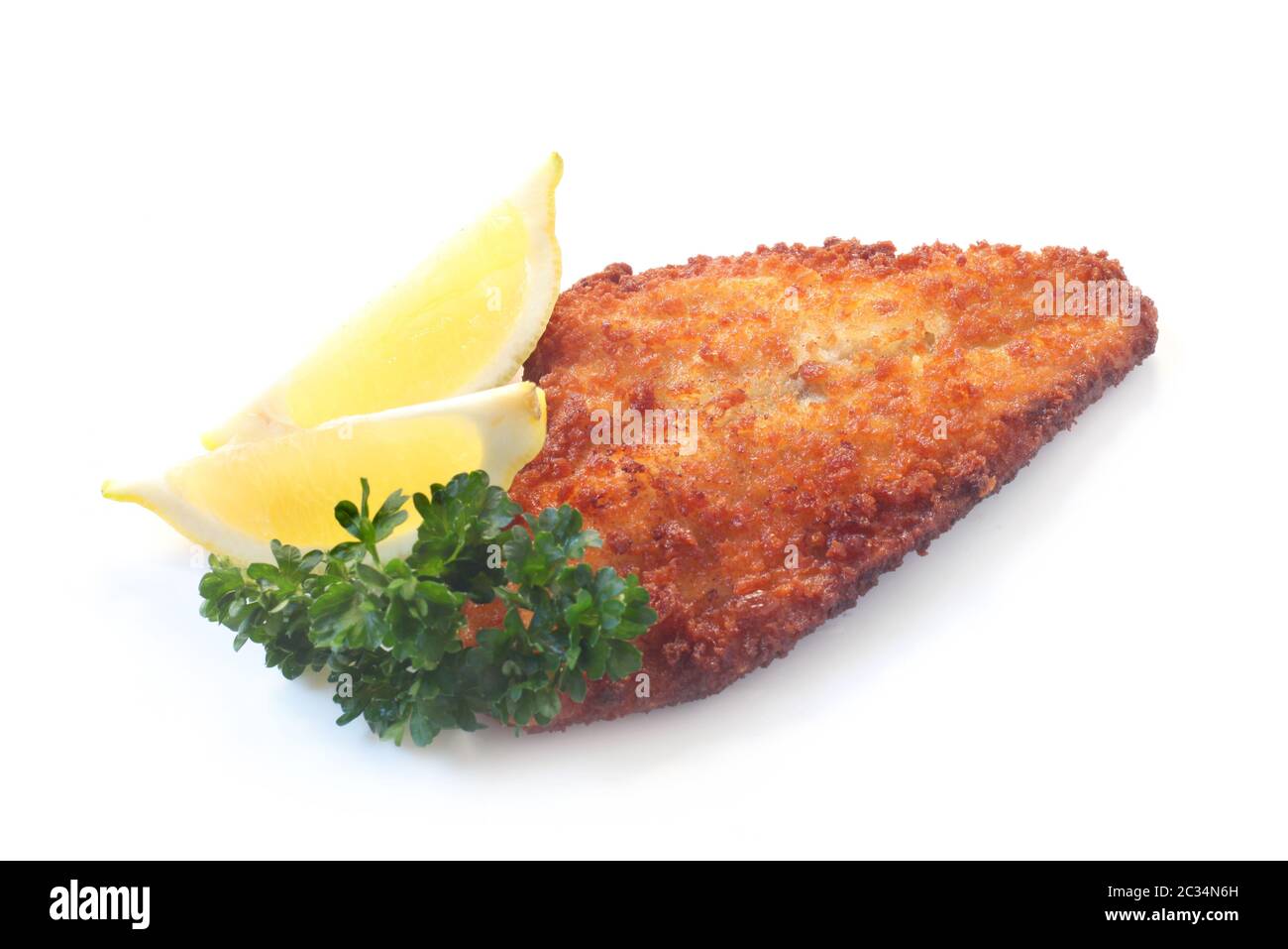 Gebratene panierte Schollenfilet isoliert auf weißem Stockfoto