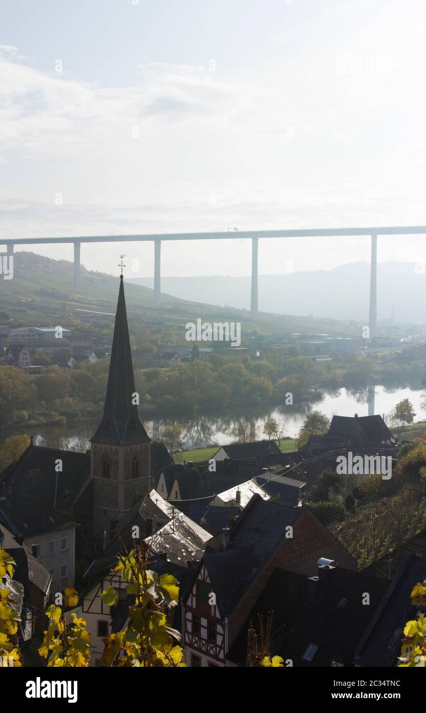 Hohe moselautobahn Stockfoto