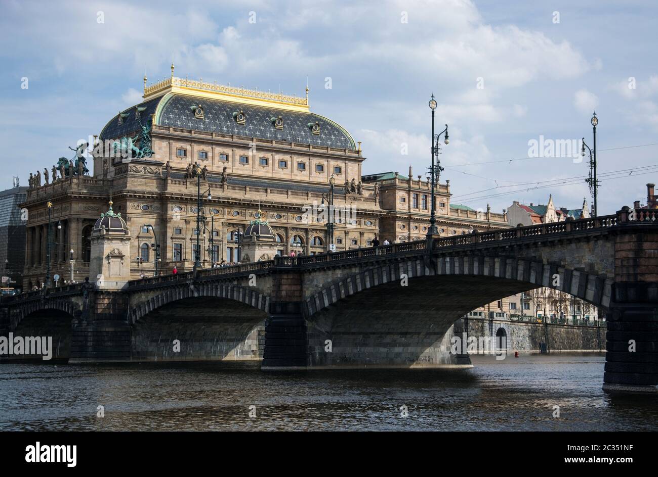 Das Nationaltheater in Prag wird als alma mater der tschechischen Oper bekannt und als nationales Denkmal der tschechischen Geschichte und Kunst. Stockfoto