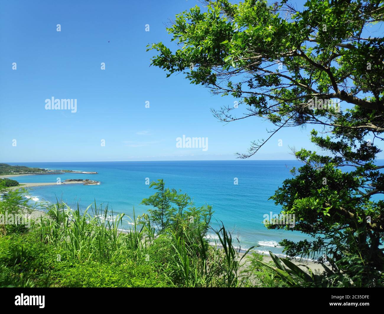 Der schöne Strand mit schönen Sand Coluds bule Himmel Taiwan Stockfoto