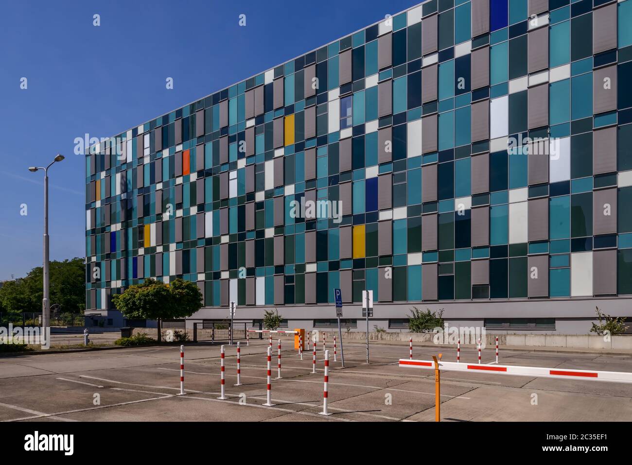 Fassade des Jobcenters in Berlin-Lichtenberg Stockfoto