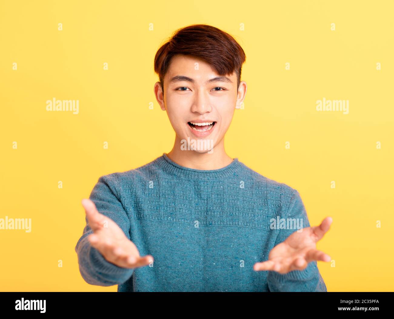 Portrait von Stattlichen asiatische junge Mann Stockfoto