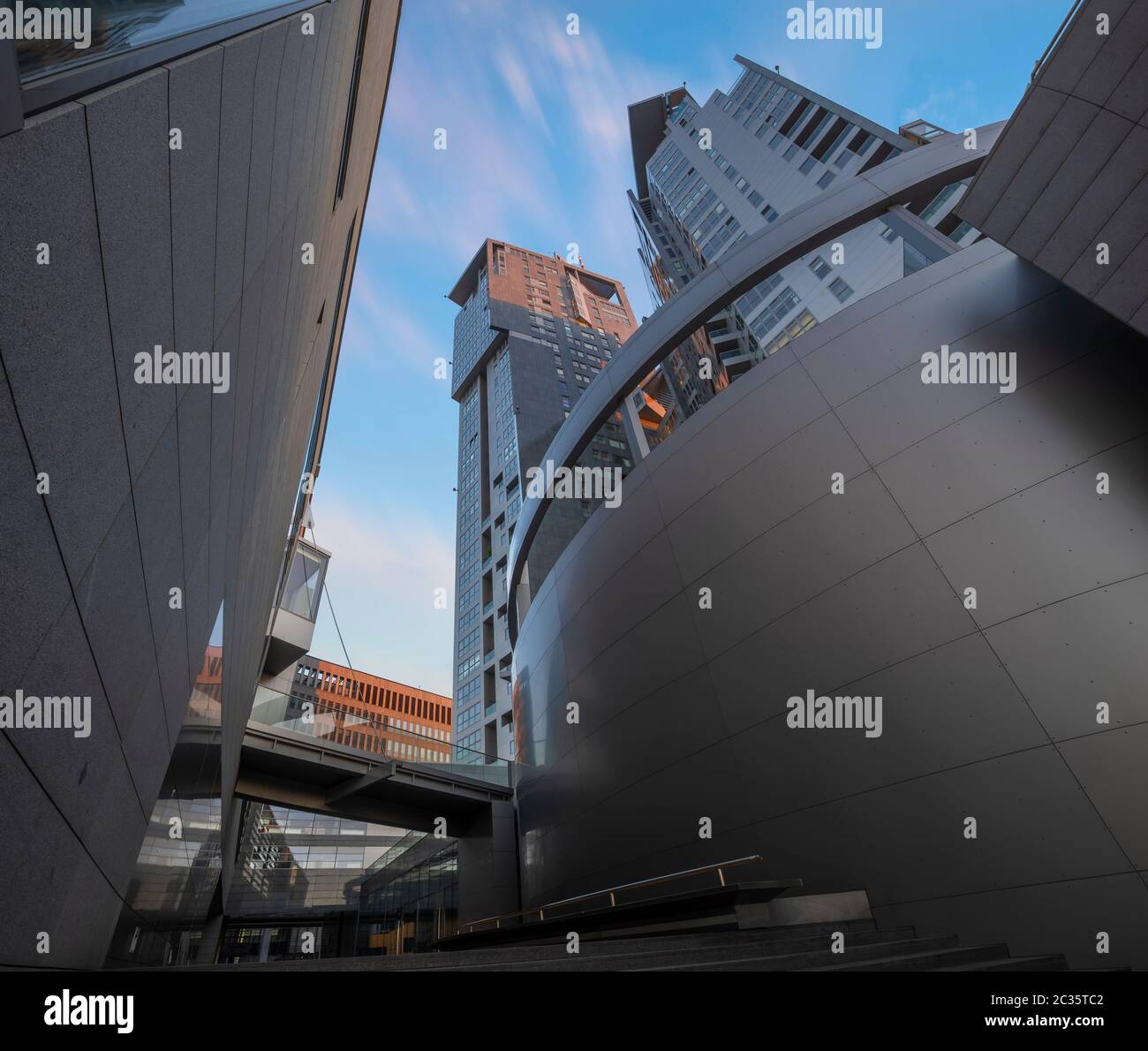 Sea Towers – Komplex bestehend aus zwei Hochhäusern mit einer gemeinsamen Basis in Gdynia. Stockfoto